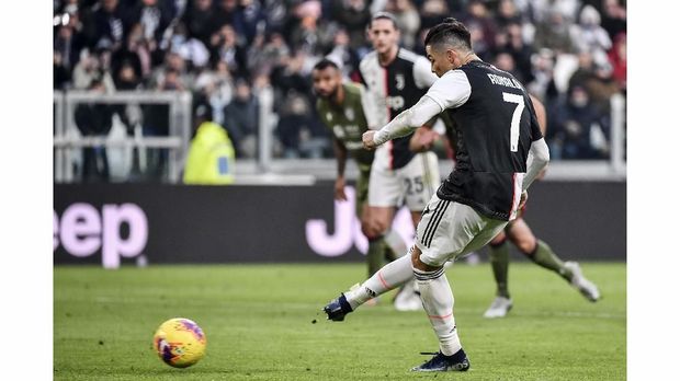 Hattrick Cristiano Ronaldo ke gawang Cagliari adalah yang pertama di Liga Italia.