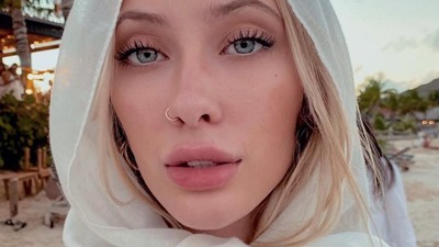 Ini Kaylen Ward, Model yang Jual Foto Bugil untuk Kebakaran Australia