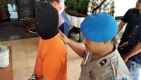 Berdasarkan penelusuran polisi, lanjut Bowo, tersangka S ini diduga tidak hanya melakukan aksinya sekali. Namun S juga pernah melakukan perbuatan tak senonoh saat mengajarkan alat reproduksi di Usaha Kesehatan Sekolah (UKS).