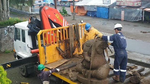 Ini Momen Evakuasi Arca Ganesha Terbesar dari Kebun Kentang di Dieng