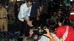 Jokowi Dengarkan Keluh Kesah Korban Banjir di Lebak
