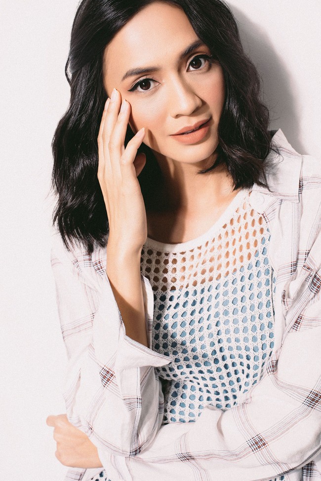 Boleh dibilang, 2020 juga tahunnya plaids atau motif kotak-kotak. Its everywhere in top designers Spring-Summer 2020 collection, from Chanel to Gucci, not to mention Burberry and Michael Kors. (Model: Agla Artalidia; Fotografer: Zaky Akbar; Stylist: Gita Ramadian; Makeup artist: Inez Febiola; Makeup: Pixy Make It Glow)