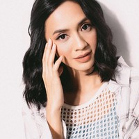 Boleh dibilang, 2020 juga tahunnya plaids atau motif kotak-kotak. Its everywhere in top designers Spring-Summer 2020 collection, from Chanel to Gucci, not to mention Burberry and Michael Kors. (Model: Agla Artalidia; Fotografer: Zaky Akbar; Stylist: Gita Ramadian; Makeup artist: Inez Febiola; Makeup: Pixy Make It Glow)