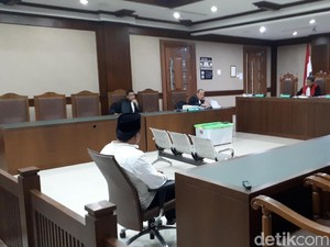 Kivlan Zen-Iwan Dikonfrontasi Soal Uang SGD 15 Ribu dari Habil Marati
