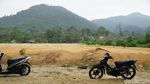 Foto Pantai Segaris dengan Dua Nama