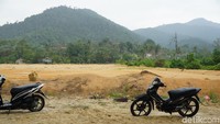 Kabupaten Karimun, khususnya Pulau Karimunbesar memiliki banyak destinasi wisata yang indah. Selain pantai di atas, di dekatnya ada Pantai Pelawan, Pantai Telunas, Air Terjun Pongkar hingga Gunung Jantan (Foto: Ahmad )Masaul Khoiri/detikcom