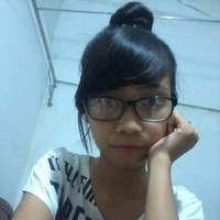 Saat remaja Tran memiliki masalah kepercayaan diri. Seperti dilansir aFamily, ketika sekolah kulitnya gelap, mata terlihat turun serta hidungnya besar. Beberapa temannya di sekolah menjulukinya dengan Si Hidung Besar. Foto: Facebook/Tran Vu Van Anh