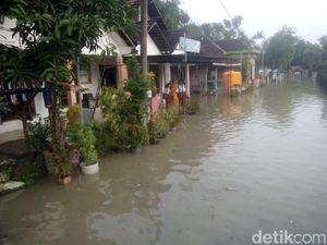 Sungai Lamong Meluap Rendam Dua Desa di Mojokerto