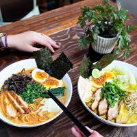 Dingin-dingin Enaknya Makan Ramen Keju yang Mulur Gurih di Sini