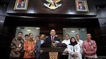 Satukan Tangan! Mahfud Md dan Pimpinan KPK Siap Perangi Korupsi