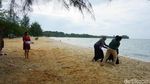 Foto Pantai Segaris dengan Dua Nama