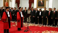 Daniel Yusmic Pancastaki Foekh remi menjadi hakim konstitusi menggantikan I Dewa Gede Palguna. Selain itu, Suhartoyo juga kembali dilantik menjadi Hakim Mahkamah Konstitusi (MK) berdasarkan Keputusan Presiden Republik Indonesia Nomor 141/P Tahun 2019.