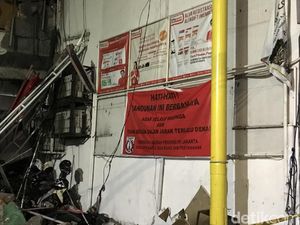 Berbahaya! Warga Diimbau Tak Mendekat ke Gedung Ambruk di Slipi