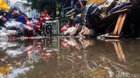 Mereka berharap, sampah-sampah tersebut segera diangkut.