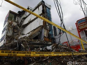 Pemprov DKI soal Ruko Roboh di Slipi: IMB Terbit 1995