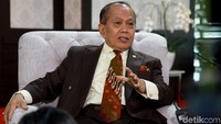 Wakil Ketua MPR RI Syarief Hasan memberikan keterangan pers kepada awak media di Komplek Parlemen, Senayan, Jakarta, Selasa (7/1/2020).