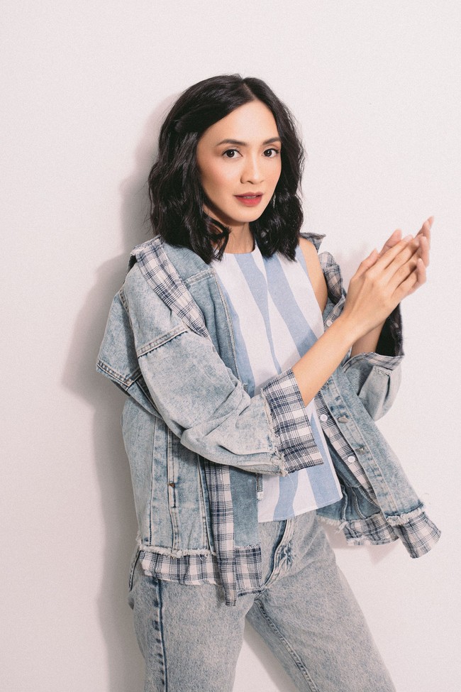 Its all about jeans or denim. Tren 2020 masih berporos pada segala sesuatu yang serba denim. Ini terbukti ketika Stella McCartney hingga Celine menyelipkan denim di koleksi Spring-Summer 2020 mereka. Untuk opsi, look dengan acid wash denim bisa jadi andalan. (Model: Agla Artalidia; Fotografer: Zaky Akbar; Stylist: Gita Ramadian; Makeup artist: Inez Febiola; Makeup: Pixy Make It Glow)