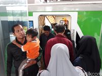 Warga yang ramai naik Kereta BIAS (Bayu Ardi Isnanto/detikcom)