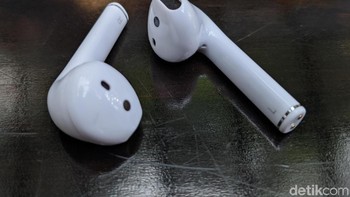 Desainnya mirip AirPods besutan Apple. Foto: Adi Fida Rahman/detikINET