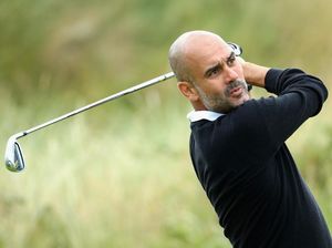 Pep Guardiola Vs Ronald Koeman di Lapangan Golf