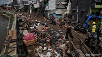 Keseriusan Pemerintah Provinsi DKI Jakarta untuk dapat mengoptimalkan kinerja dalam membebaskan lahan demi kebutuhan proyek penanggulangan banjir ini pun menjadi tantangan tersendiri. Pasalnya tak sedikit warga ingin beranjak dari tempat tinggal mereka dan dipindahkan ke lokasi lain karena tempat tinggalnya menjadi bagian dari proyek penanggulangan banjir tersebut.