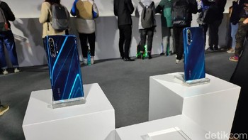 Baterai 4.500 mAh yang digunakan didukung oleh pengisian cepat 30W atau VOOC Flash Charge 4.0. Fitur ini bisa mengisi baterai hingga 70% dalam 30 menit. Foto: Virgina Maulita Putri/detikinet