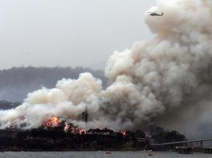 Aksi Helikopter Padamkan Kebakaran di Hutan Spanyol