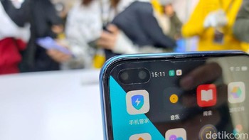 Ada tiga konfigurasi RAM dan ROM yang ditawarkan yaitu 8GB/128GB, 6GB/256GB dan 12GB/256GB. Foto: Virgina Maulita Putri/detikinet