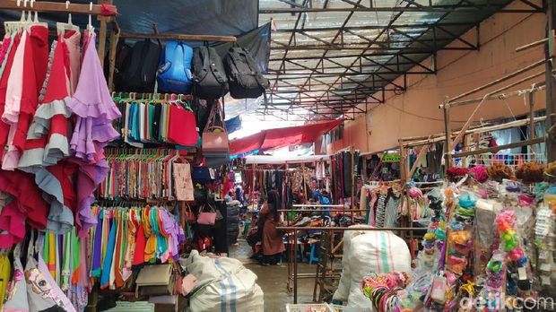 Plastik Kresek Dilarang Mulai Juli, Pedagang di Pasar Minggu: Nyusahin!