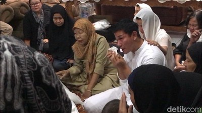 Ibunda Meninggal Dunia, Vino G Bastian Sedih Banget