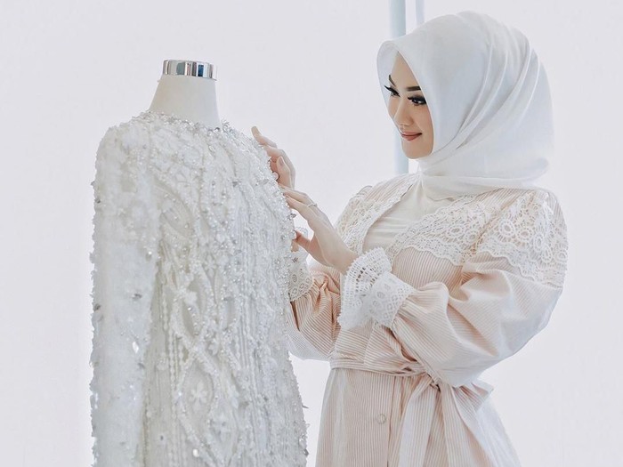 15 Inspirasi Model Kebaya Pengantin Hijab Modern Yang Elegan