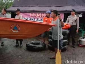 Perahu Karet Disebar ke Daerah Rawan Banjir di Wilayah Ngawi