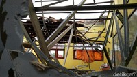 Atap empat ruang kelas di SD Negeri Palebon 01, Semarang, Jawa Tengah, roboh.