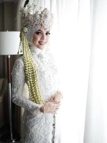 15 Inspirasi Model Kebaya Pengantin  Hijab  Modern yang Elegan