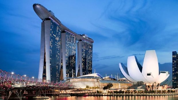 Singapore, Singapore - April 24, 2018: Singapore skyline view during sunset. In the picture the Marina Bay Sands hotek, the Helix Bridge and the ArtScience Museum