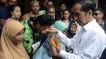 Hujan-hujanan, Jokowi Kunjungi Lokasi Longsor di Sukajaya Bogor