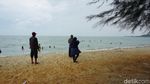 Foto Pantai Segaris dengan Dua Nama