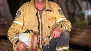 Wajah lelah seorang pemadam kebakaran. Foto: Bored Panda