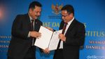 Ini Kenang-kenangan Anwar Usman untuk Palguna
