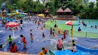 Traveler bisa main air sampai puas di sini. Mengajak serta anak-anak dan keluarga pasti akan lebih seru lagi. (Eko Sudjarwo/detikcom)