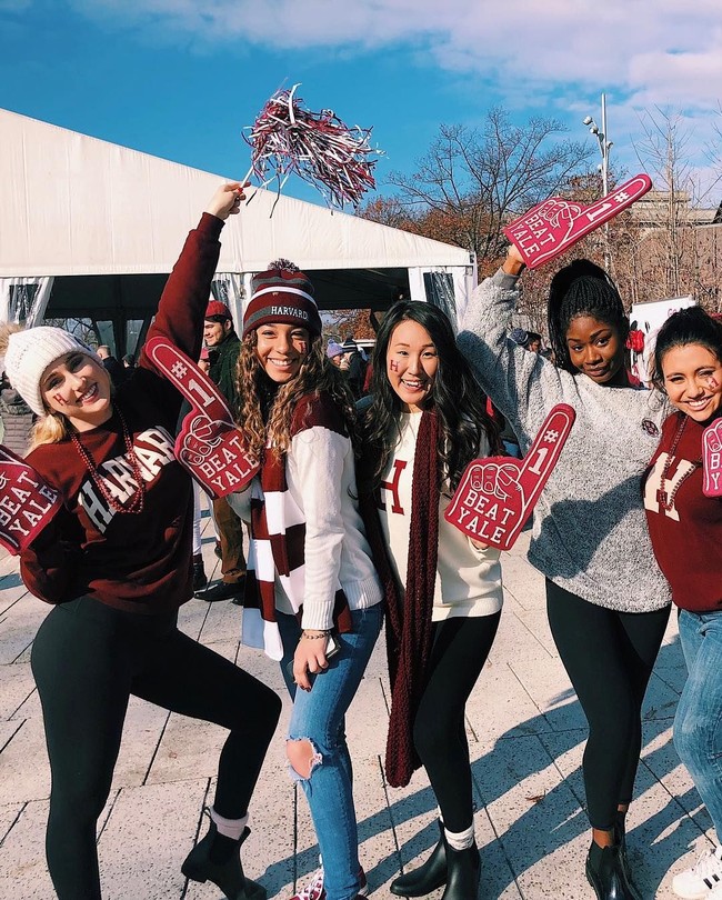 Sienna memang mendapatkan cukup banyak uang dari AdSense dan mempromosikan berbagai brand di YouTube dan Instagram-nya. Tak digunakan hanya untuk senang-senang, Sienna bahkan sudah menabung untuk pensiun dengan penghasilannya. Foto: Instagram @siennasanter