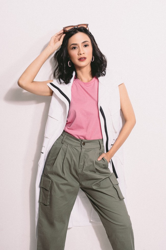 Color-blocking is another must. Streetwear juga nggak asing dengan tampilan tabrak warna. Kamu nggak perlu takut untuk mix and match pakaian yang kontras banget warnanya karena theres no basic rule in streetwear. (Model: Agla Artalidia; Fotografer: Zaky Akbar; Stylist: Gita Ramadian; Makeup artist: Inez Febiola; Makeup: Pixy Make It Glow)
