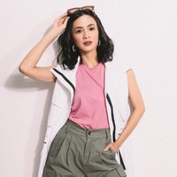 Color-blocking is another must. Streetwear juga nggak asing dengan tampilan tabrak warna. Kamu nggak perlu takut untuk mix and match pakaian yang kontras banget warnanya karena theres no basic rule in streetwear. (Model: Agla Artalidia; Fotografer: Zaky Akbar; Stylist: Gita Ramadian; Makeup artist: Inez Febiola; Makeup: Pixy Make It Glow)