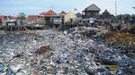 Duh, Sampah Menumpuk di Pesisir Pamekasan