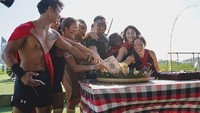 Vanessa yang kini tinggal dan menetap di Bali punya banyak momen kulineran seru. Meski terkesan cuek tapi ia tetap terlihat cantik. Foto: instagram @chillibean