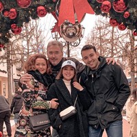 Cita Citata mendapat kejutan dari kekasihnya Roy Geurts saat mereka liburan Tahun Baru di Belanda. Roy melamarnya saat mereka menyusuri kanal di Belanda dengan perahu bersama keluarga sang kekasih. Foto: Instagram @cita_citata