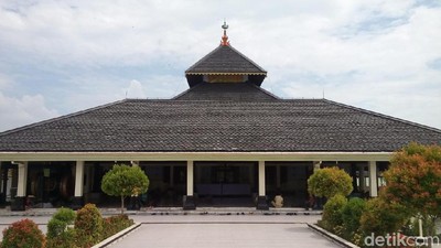 Ngabuburit dalam Foto: Masjid Agung Demak