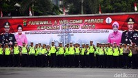 Pantauan detikcom di Lapangan Promoter Polda Metro Jaya, Jakarta, acara upacara pisah sambut itu digelar pada Rabu (8/1/2020) pukul 11.30 WIB.