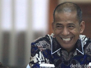 Hakim MK Keluarkan Jokes Mancing Saat Dengar Bantahan Cawalkot Tangsel
