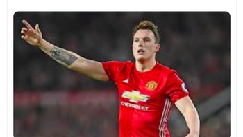 Netizen ini bertanya-tanya kenapa MU memiliki pemain semacam Phil Jones, Jesse Lingard sampai Eric Bailly yang suka cedera. Foto: Twitter